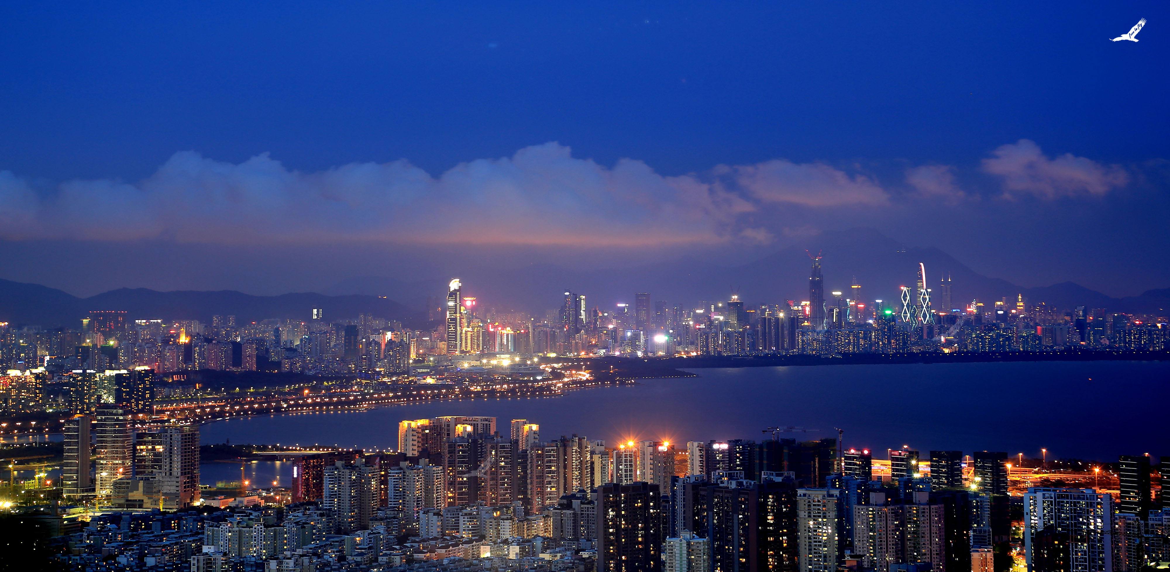 想申請(qǐng)職業(yè)素質(zhì)補(bǔ)貼獎(jiǎng)勵(lì)?看看深圳金融人才引進(jìn)政策規(guī)定